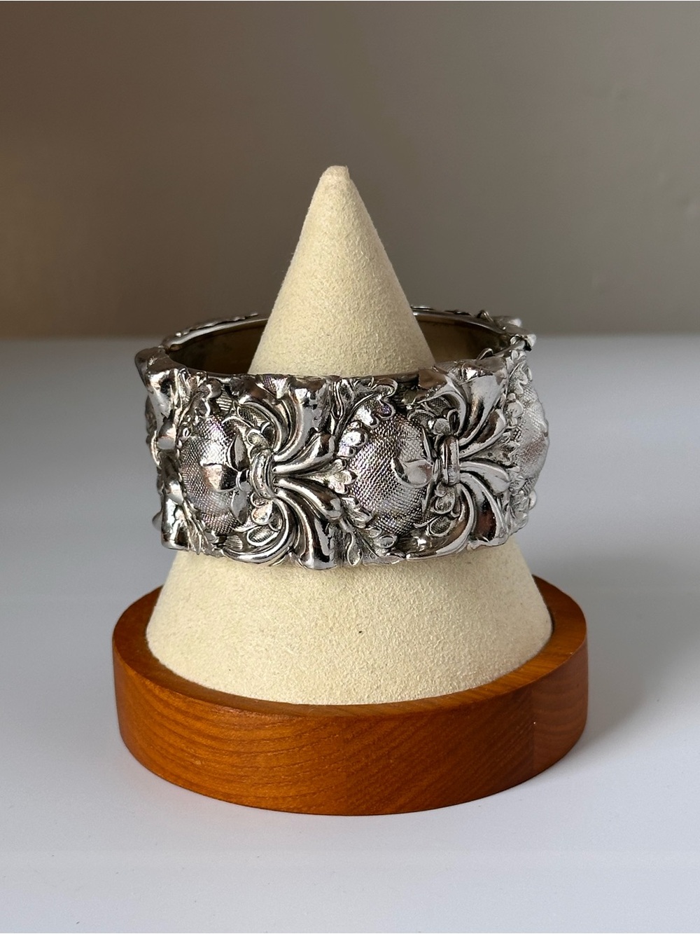 Vintage Whiting Davis Bangle 1960s Ornate Gold Clamper Cuff Bracelet 1.25"